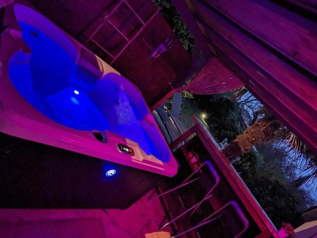 Love Room Avec Spa Nérac Εξωτερικό φωτογραφία