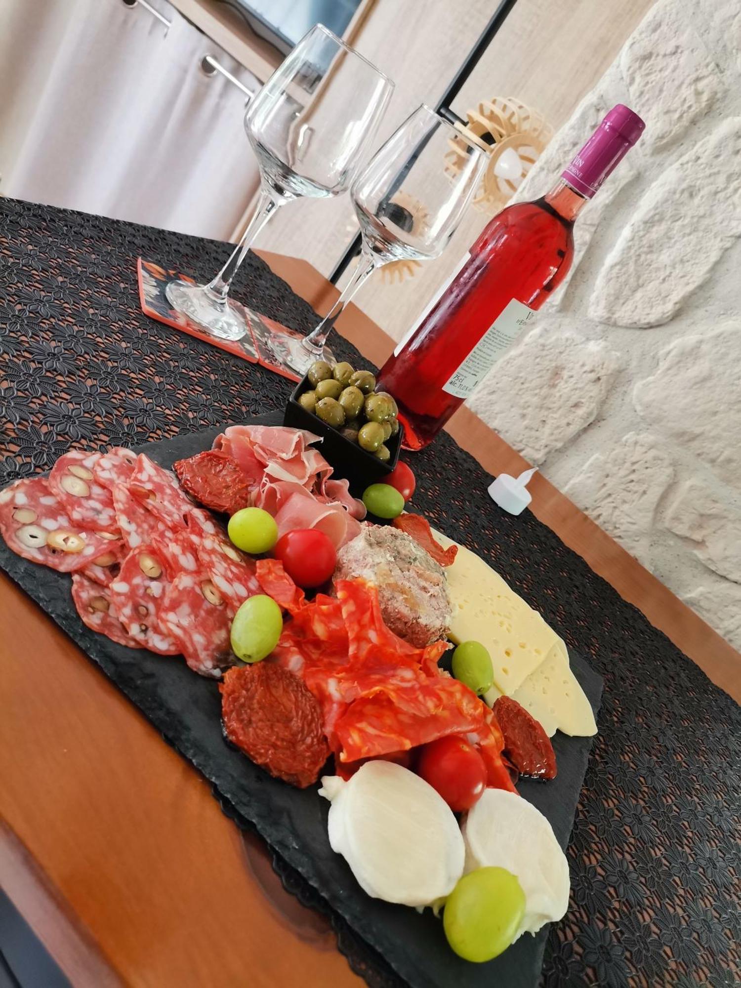 Love Room Avec Spa Nérac Εξωτερικό φωτογραφία